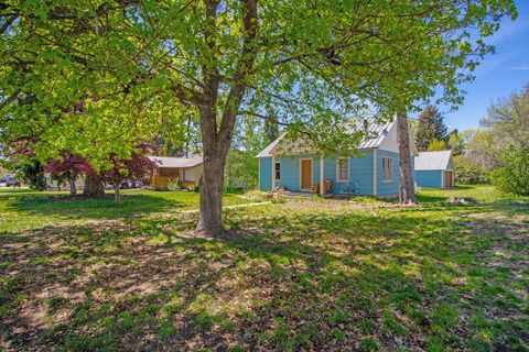 Photo of 301 S 4th Ave, Hailey, ID 83333 (MLS # 26-334352)
