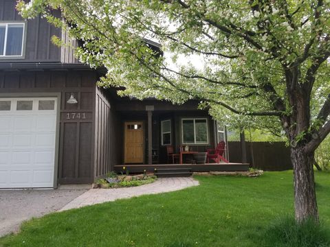 Photo of 1741 Laurelwood Dr, Hailey, ID 83333 (MLS # 25-333254)