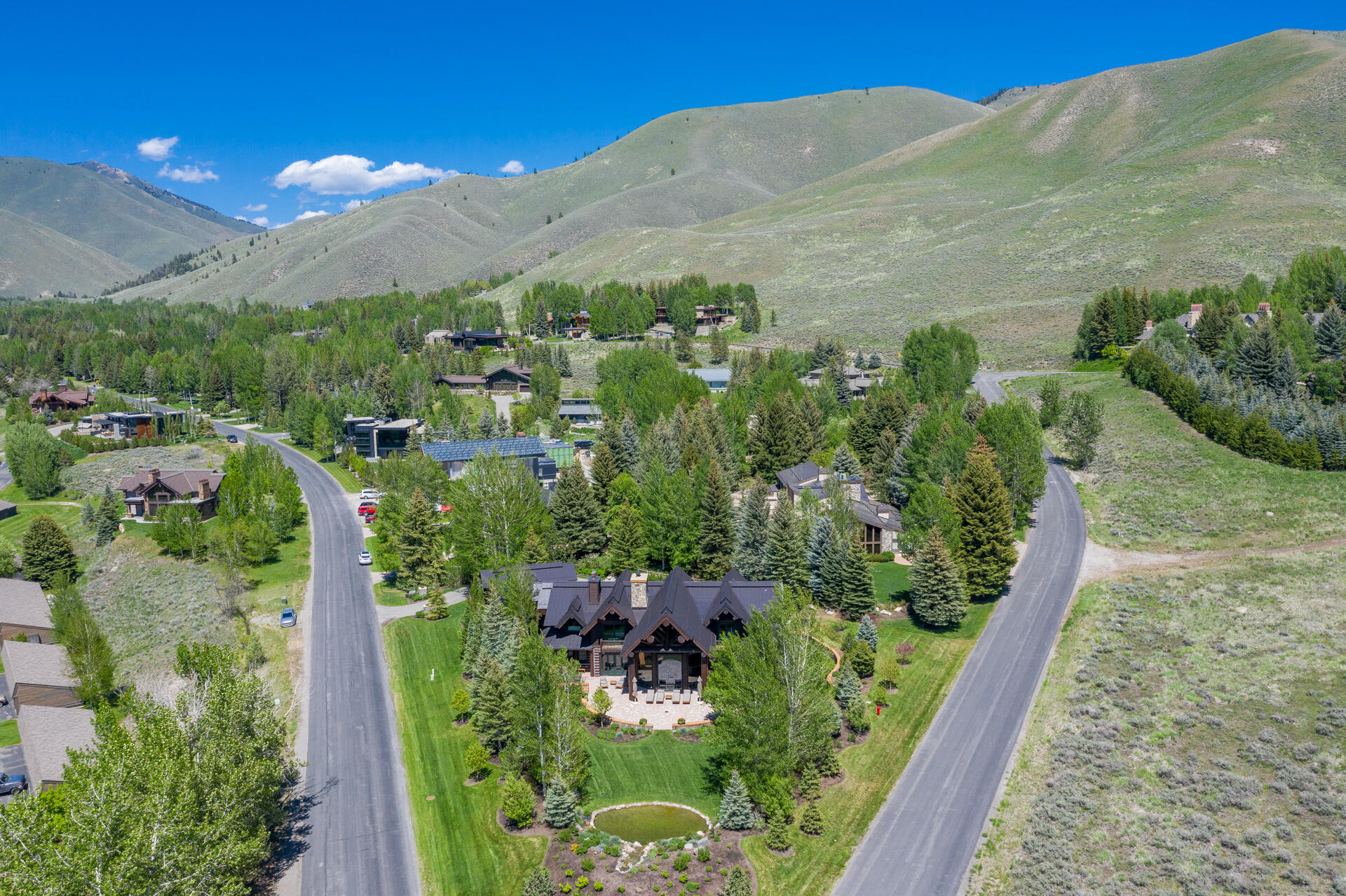 Looking East Up Fairway Rd