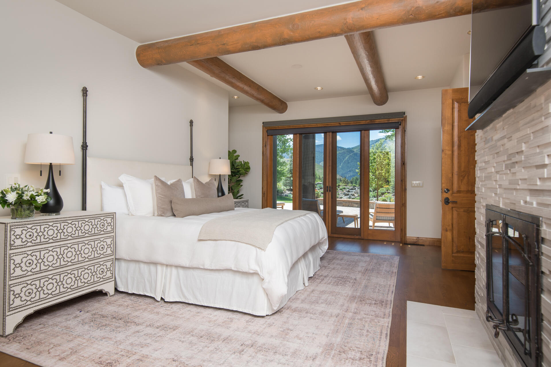 Main Floor Guest Suite