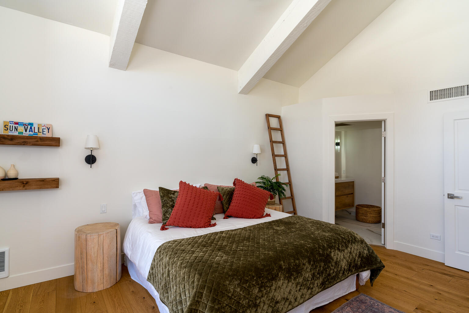 Ketchum, Idaho 83340, United States, 3 Bedrooms Bedrooms, ,4 BathroomsBathrooms,Residential,Pending,39129