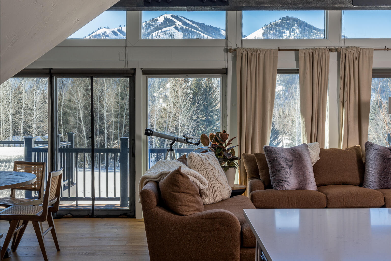 Ketchum, Idaho 83340, United States, 3 Bedrooms Bedrooms, ,4 BathroomsBathrooms,Residential,Pending,39129