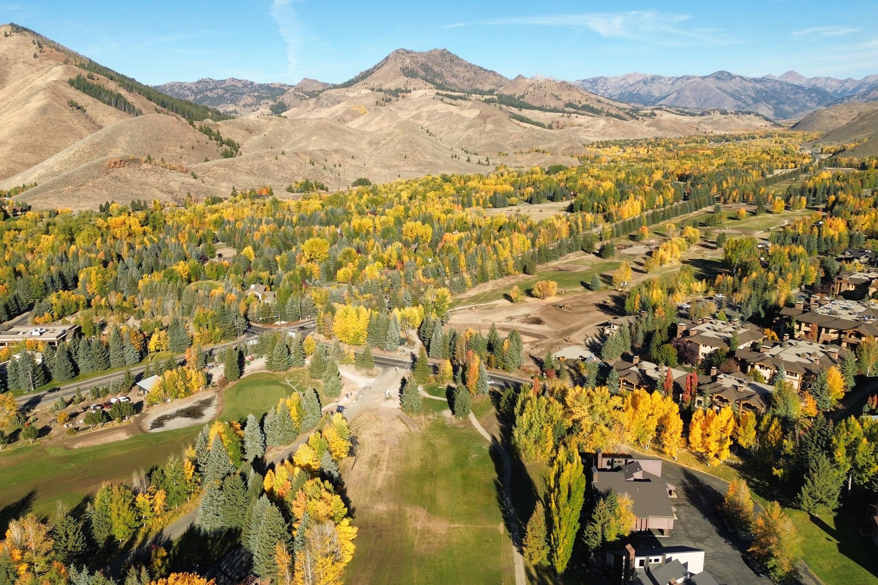 Ketchum, Idaho 83340, United States, 3 Bedrooms Bedrooms, ,4 BathroomsBathrooms,Residential,Pending,39129