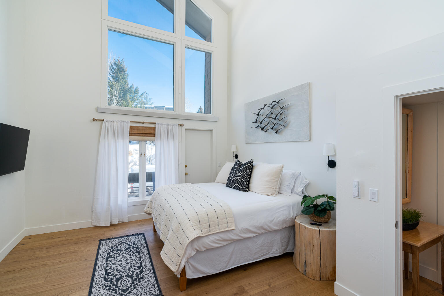 Ketchum, Idaho 83340, United States, 3 Bedrooms Bedrooms, ,4 BathroomsBathrooms,Residential,Pending,39129