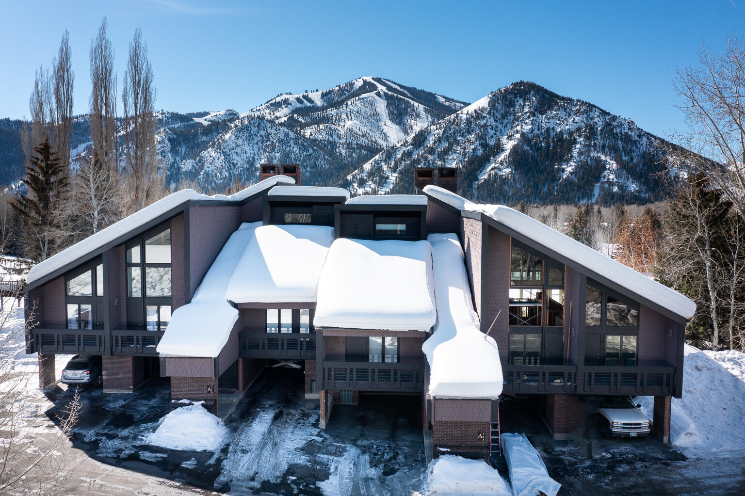 Ketchum, Idaho 83340, United States, 3 Bedrooms Bedrooms, ,4 BathroomsBathrooms,Residential,Pending,39129