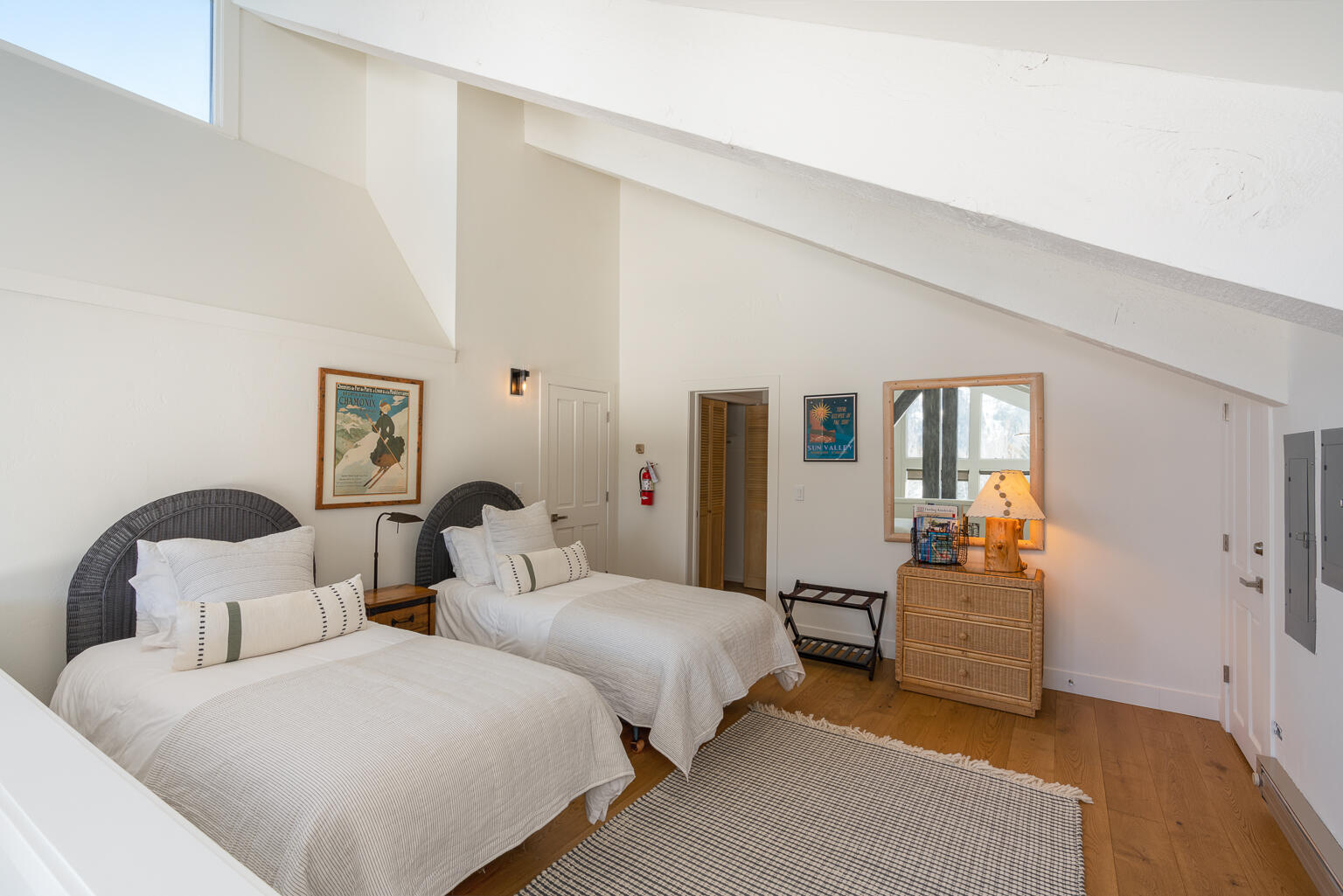 Ketchum, Idaho 83340, United States, 3 Bedrooms Bedrooms, ,4 BathroomsBathrooms,Residential,Pending,39129