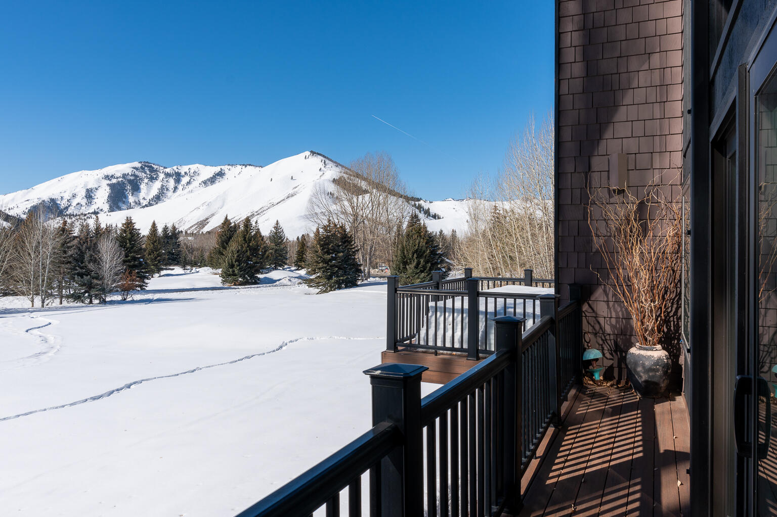 Ketchum, Idaho 83340, United States, 3 Bedrooms Bedrooms, ,4 BathroomsBathrooms,Residential,Pending,39129
