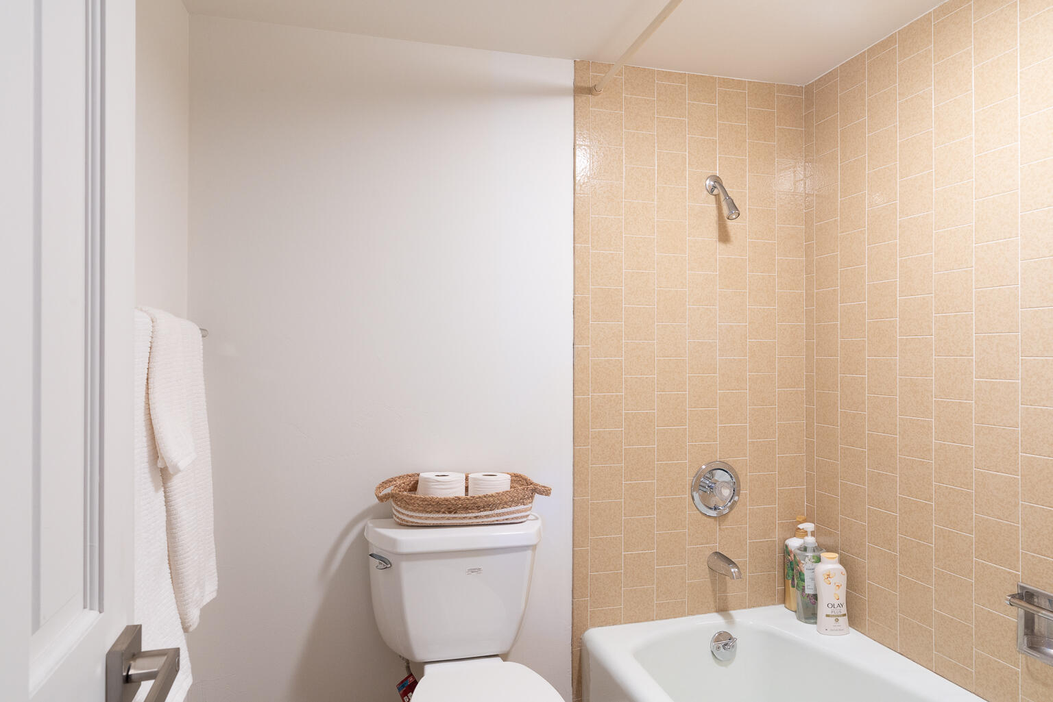 Ketchum, Idaho 83340, United States, 3 Bedrooms Bedrooms, ,4 BathroomsBathrooms,Residential,Pending,39129