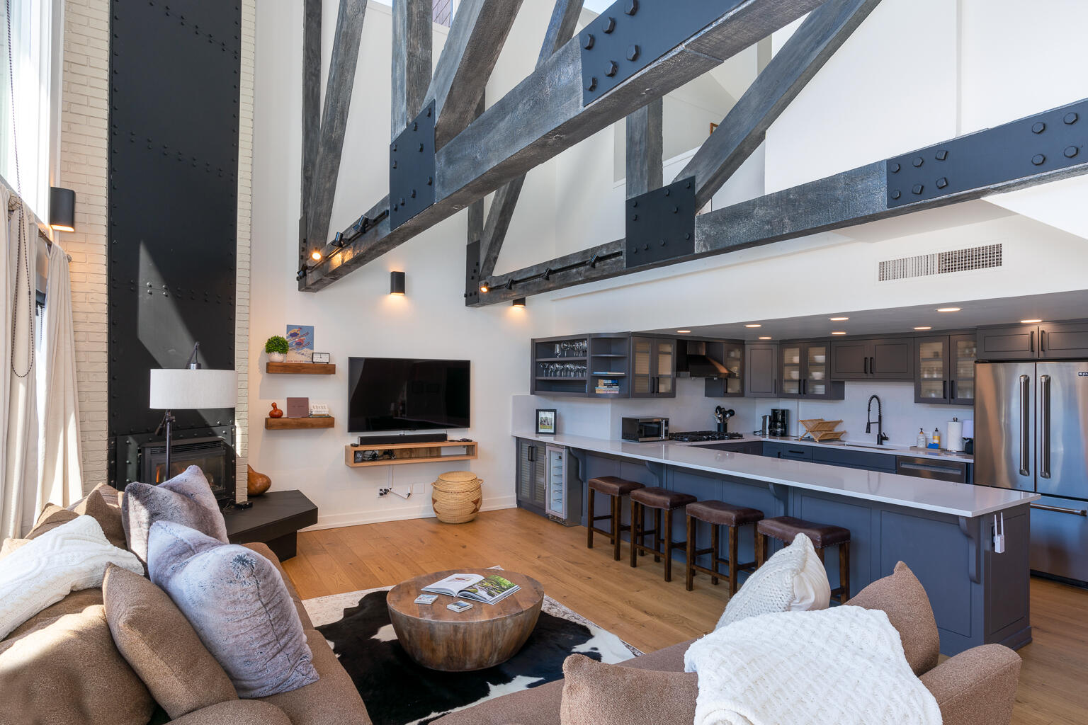 Ketchum, Idaho 83340, United States, 3 Bedrooms Bedrooms, ,4 BathroomsBathrooms,Residential,Pending,39129