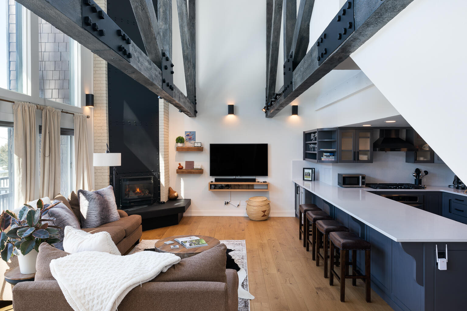 Ketchum, Idaho 83340, United States, 3 Bedrooms Bedrooms, ,4 BathroomsBathrooms,Residential,Pending,39129