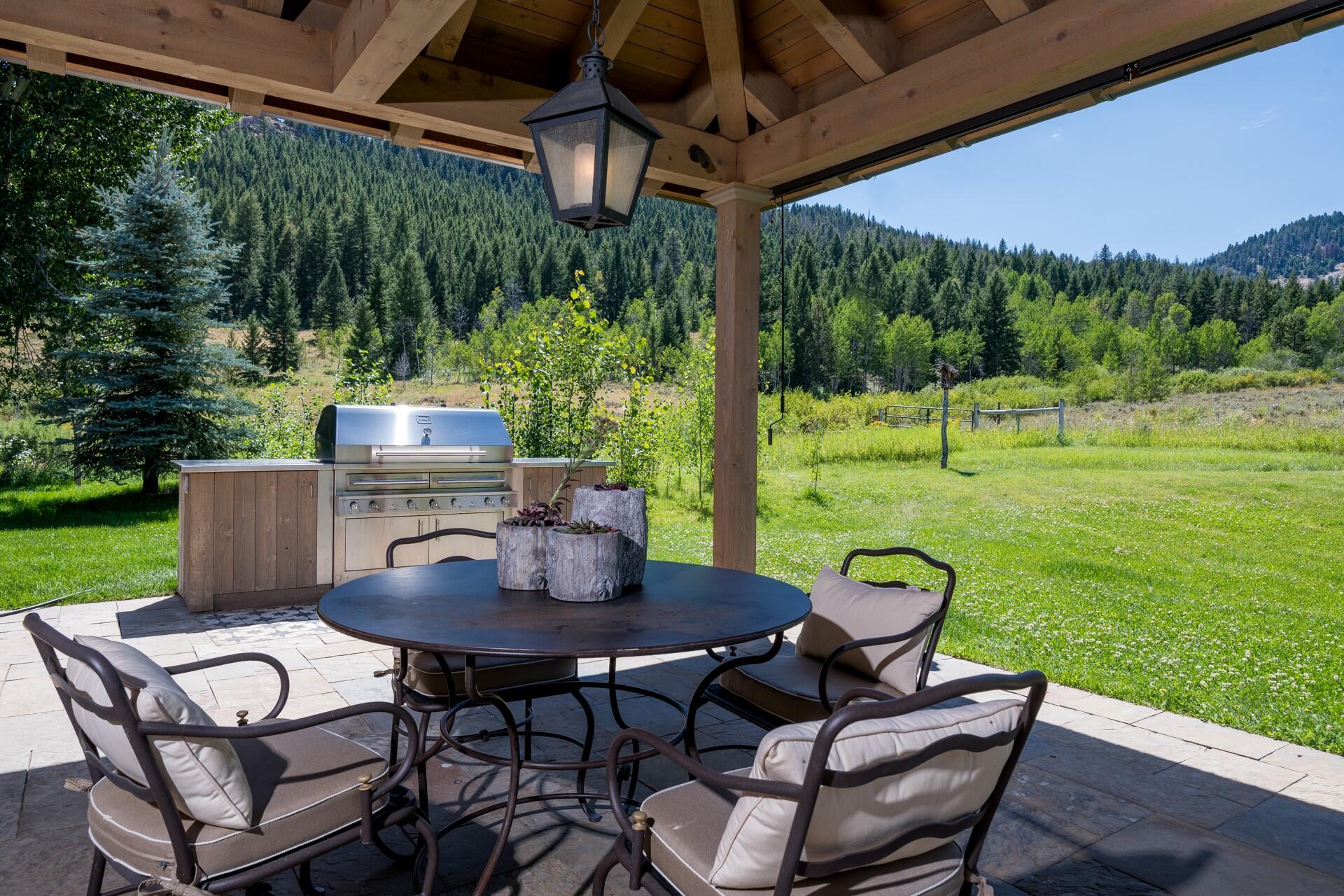 Blaine County, Idaho 83340, United States, 5 Bedrooms Bedrooms, ,5 BathroomsBathrooms,Residential,Pending,71107