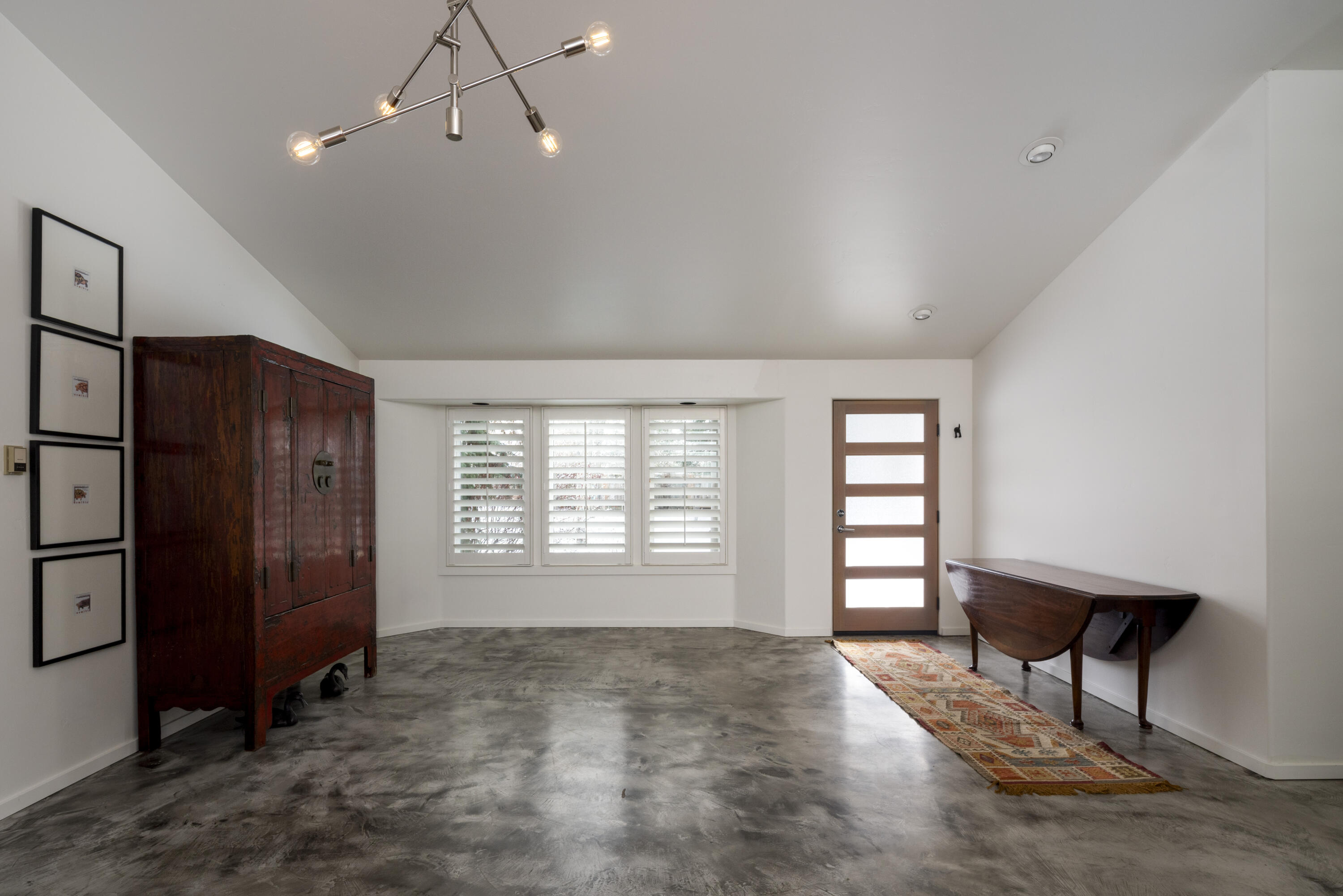 Entry & Dining