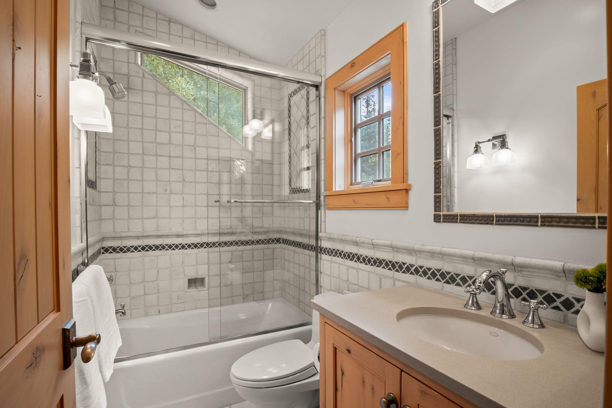 Upstairs En-suite Bathroom 2