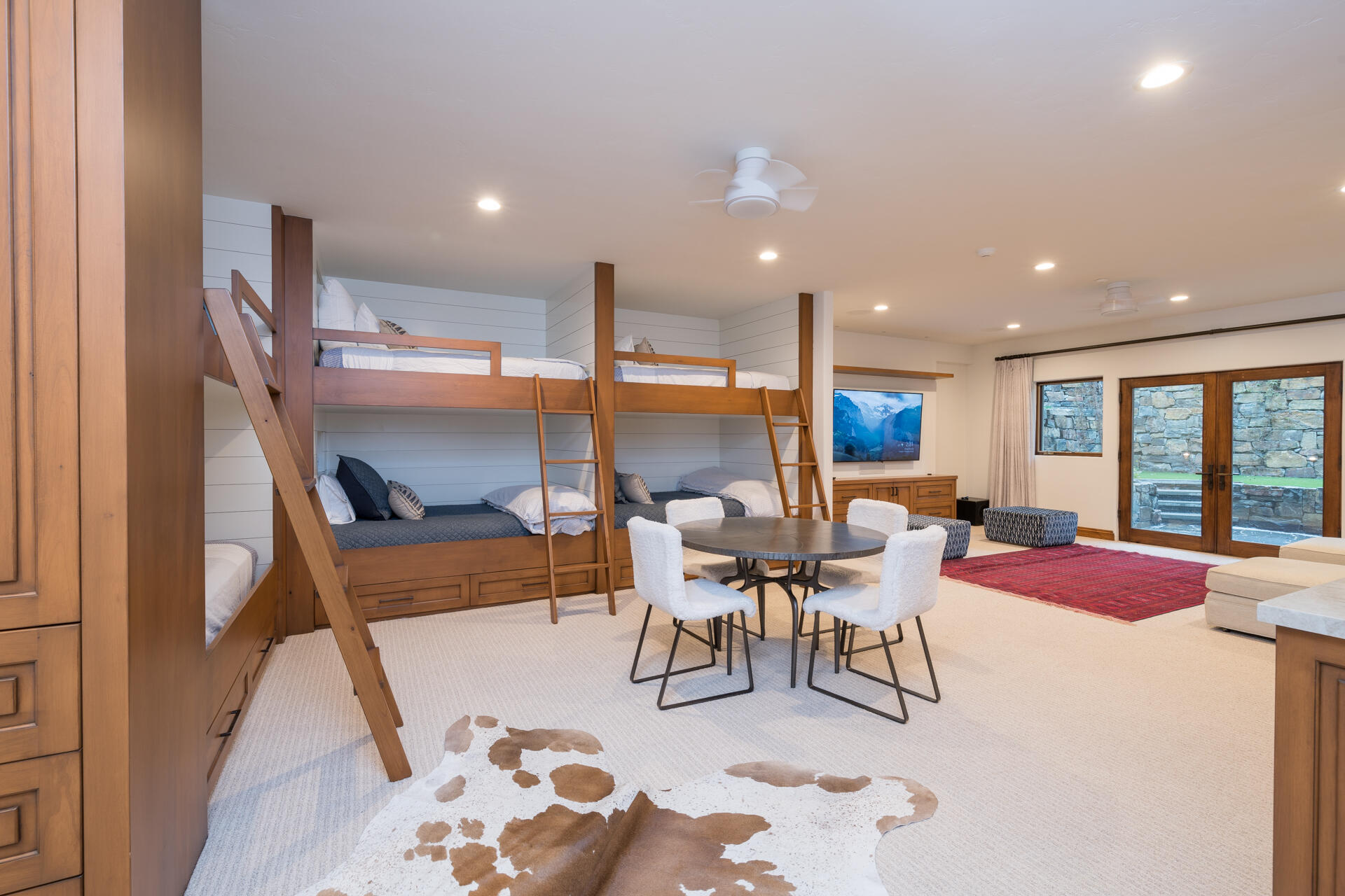 Ketchum, Idaho 83340, United States, 4 Bedrooms Bedrooms, ,5 BathroomsBathrooms,Residential,Pending,72593