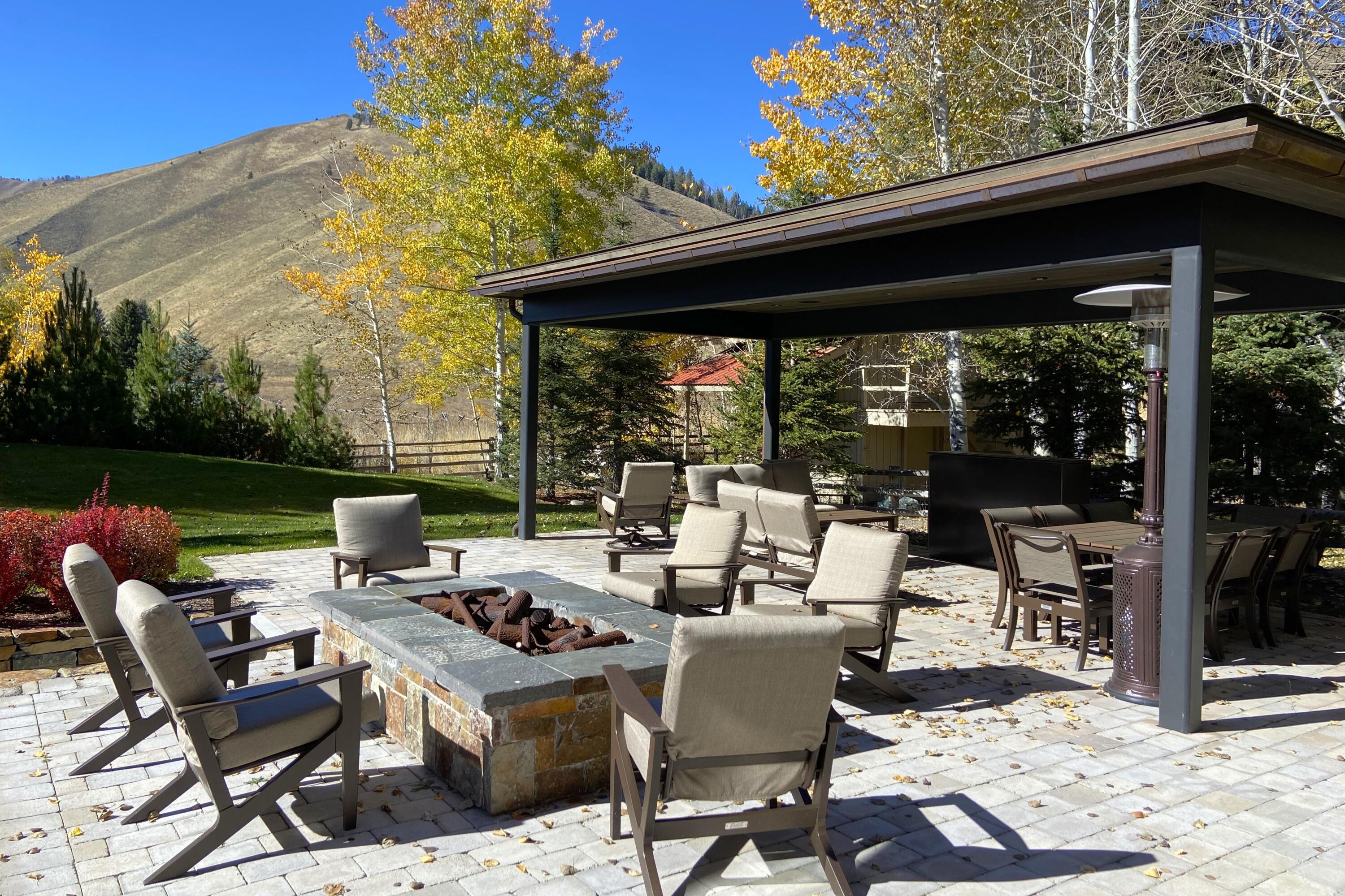 Ketchum, Idaho 83340, United States, 4 Bedrooms Bedrooms, ,5 BathroomsBathrooms,Residential,Pending,72593