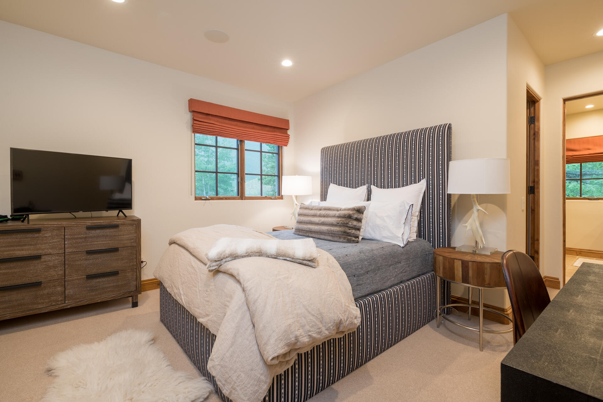 Ketchum, Idaho 83340, United States, 4 Bedrooms Bedrooms, ,5 BathroomsBathrooms,Residential,Pending,72593