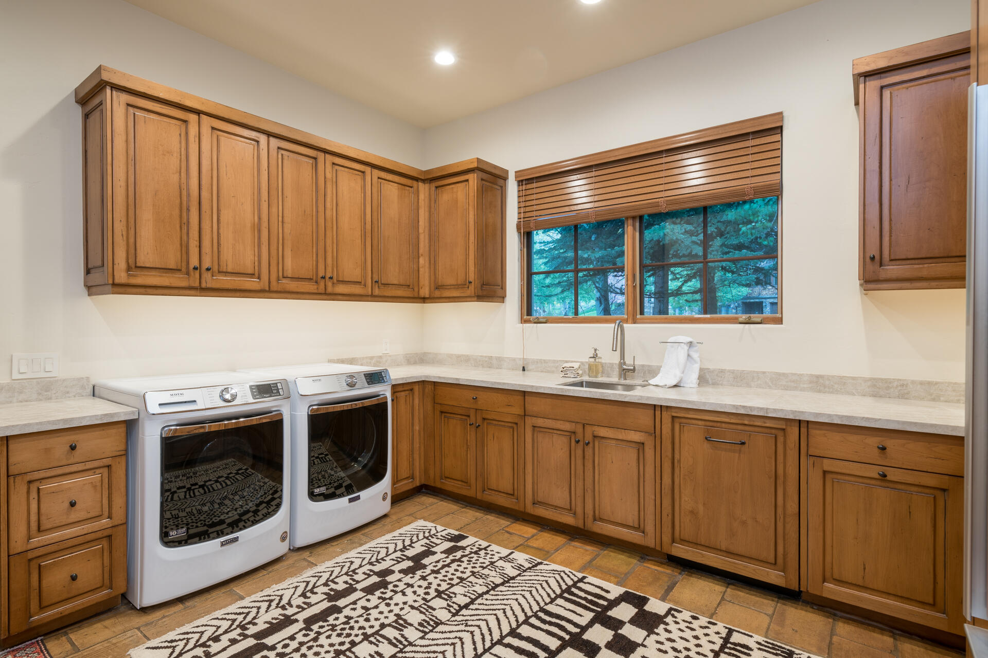 Ketchum, Idaho 83340, United States, 4 Bedrooms Bedrooms, ,5 BathroomsBathrooms,Residential,Pending,72593