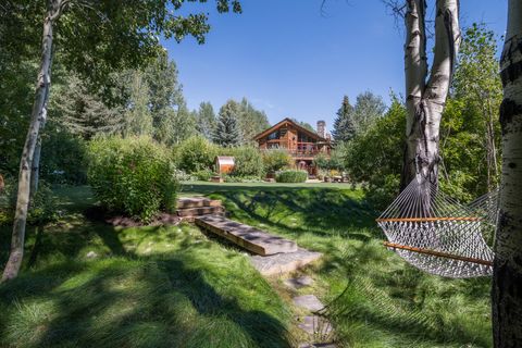 Photo of 225 Eagle Creek Loop, Blaine County, ID 83340 (MLS # 25-333947)