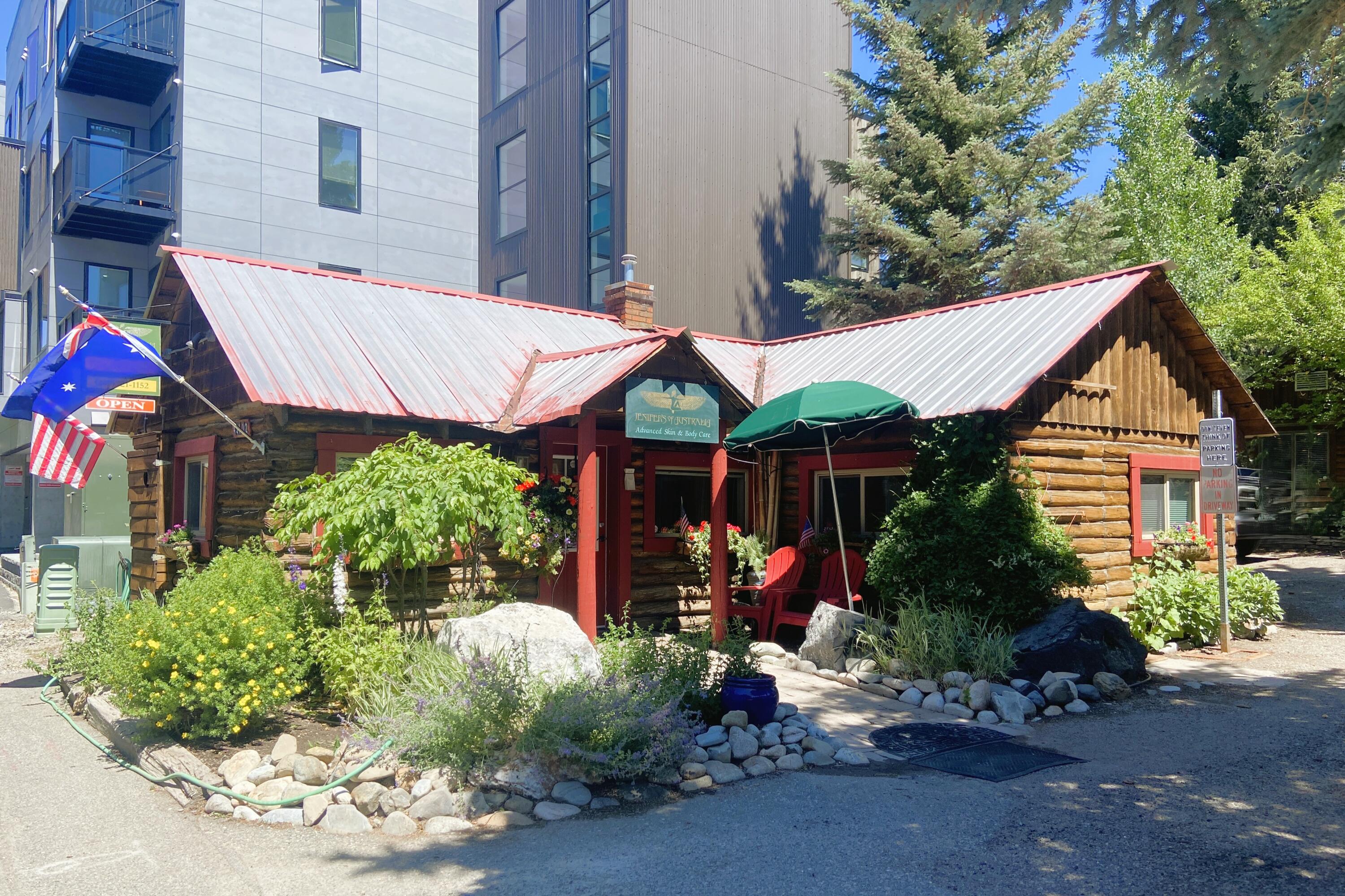 Second Cabin Off the Street