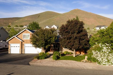 Photo of 1950 WINTERHAVEN Dr, Hailey, ID 83333 (MLS # 26-334553)