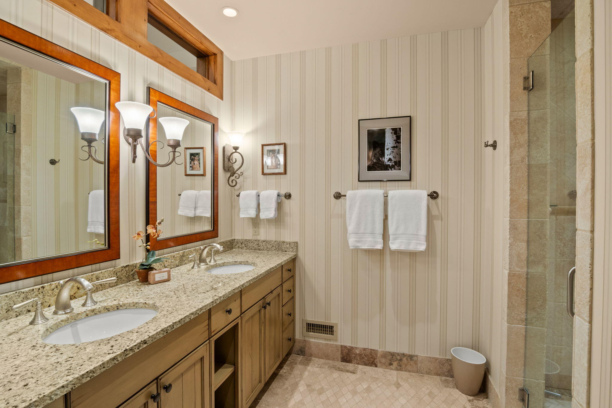 Ketchum, Idaho 83340, United States, 4 Bedrooms Bedrooms, ,5 BathroomsBathrooms,Residential,Active,191232