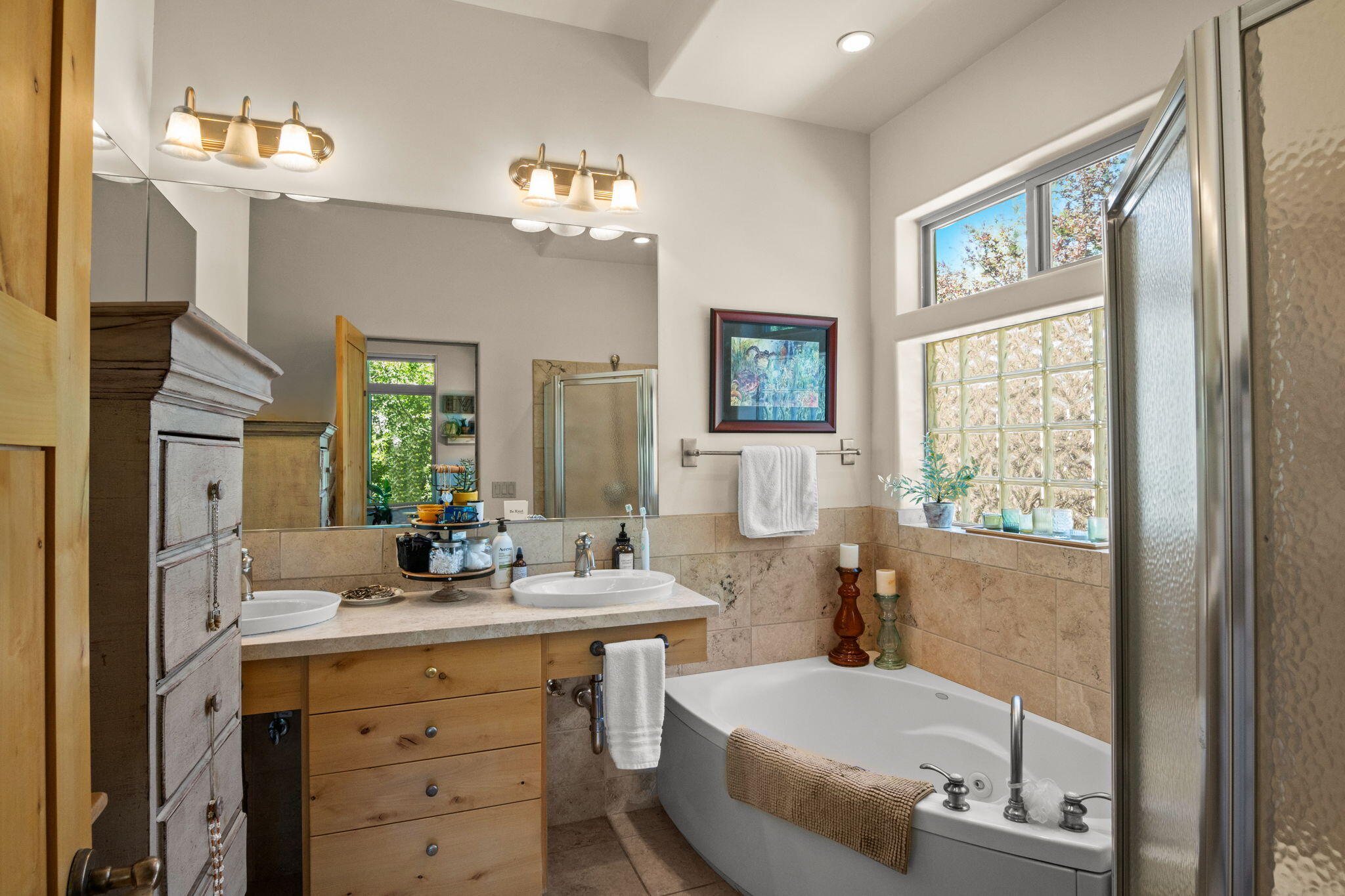 Ketchum, Idaho 83340, United States, 2 Bedrooms Bedrooms, ,3 BathroomsBathrooms,Residential,Active,165279