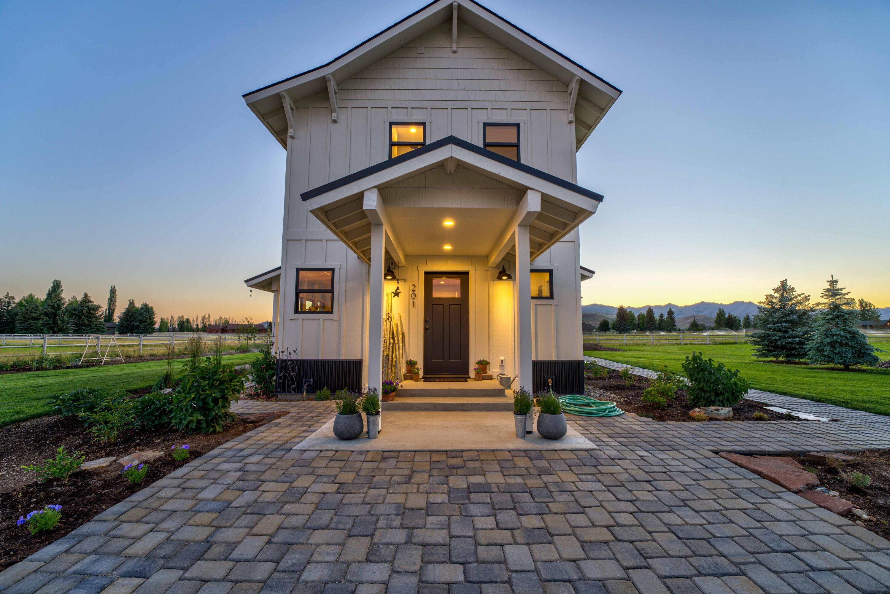 201 Equus Loop Low Res-083