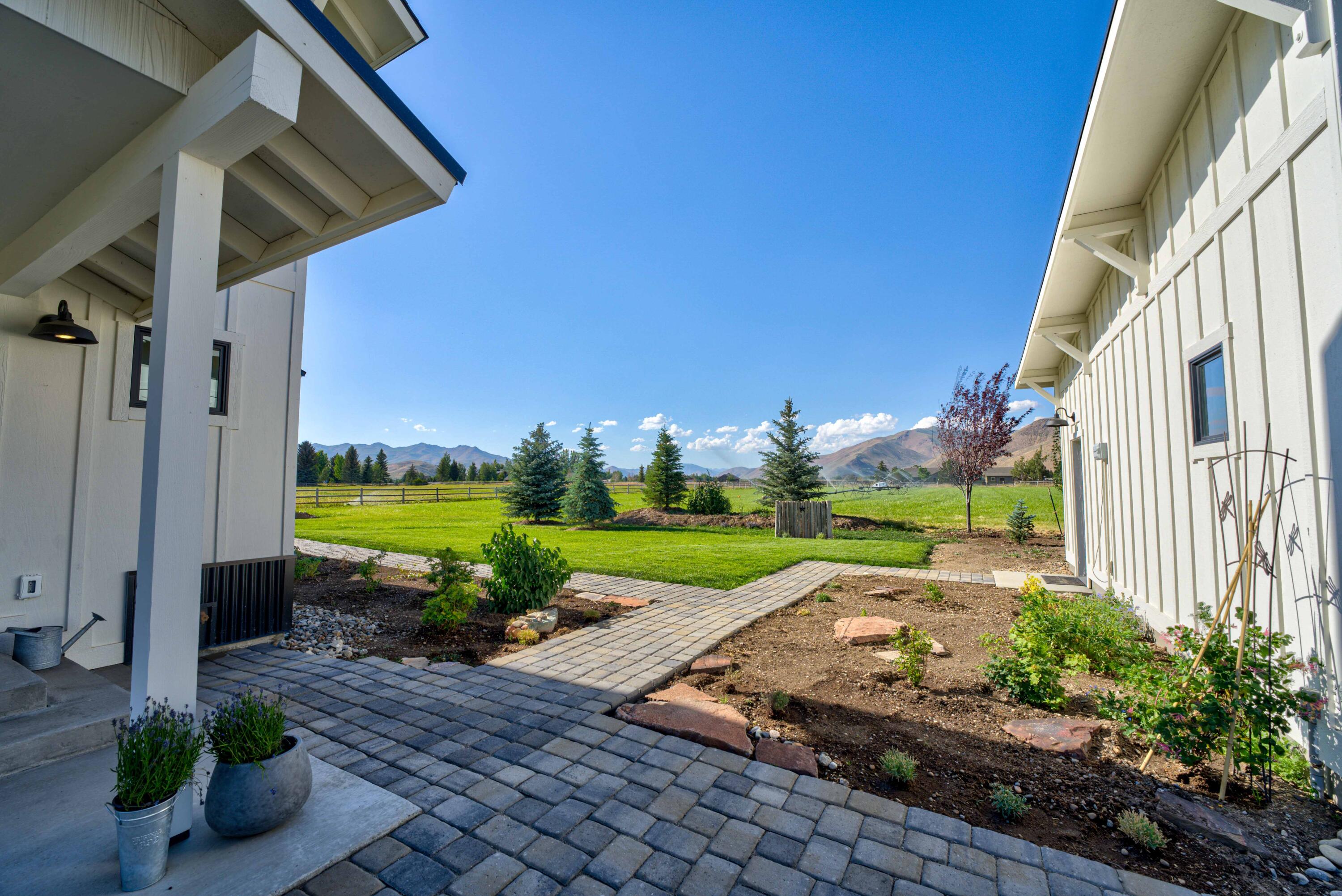 201 Equus Loop Low Res-074