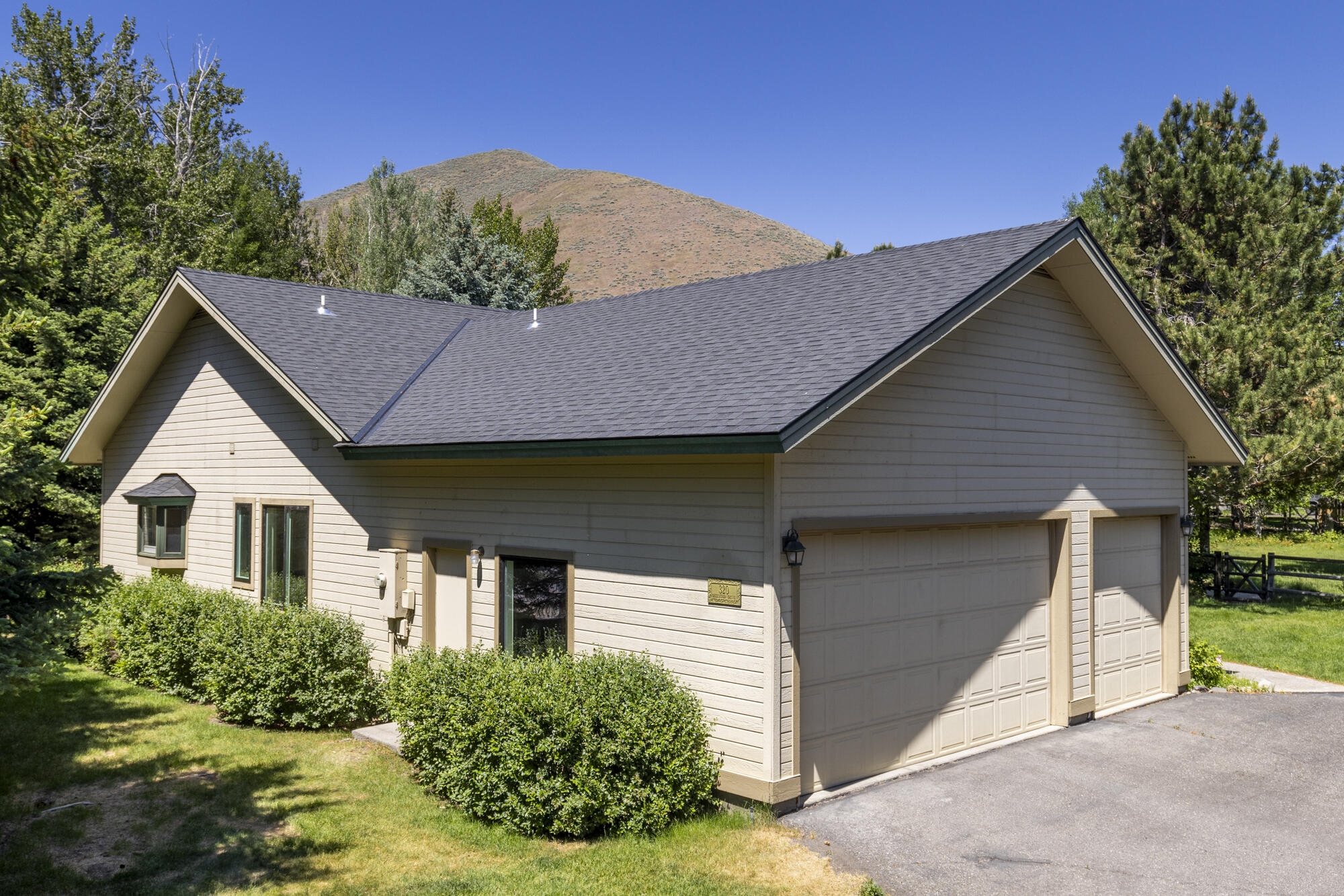 320 Deerwood Dr, Hailey, Idaho image 1