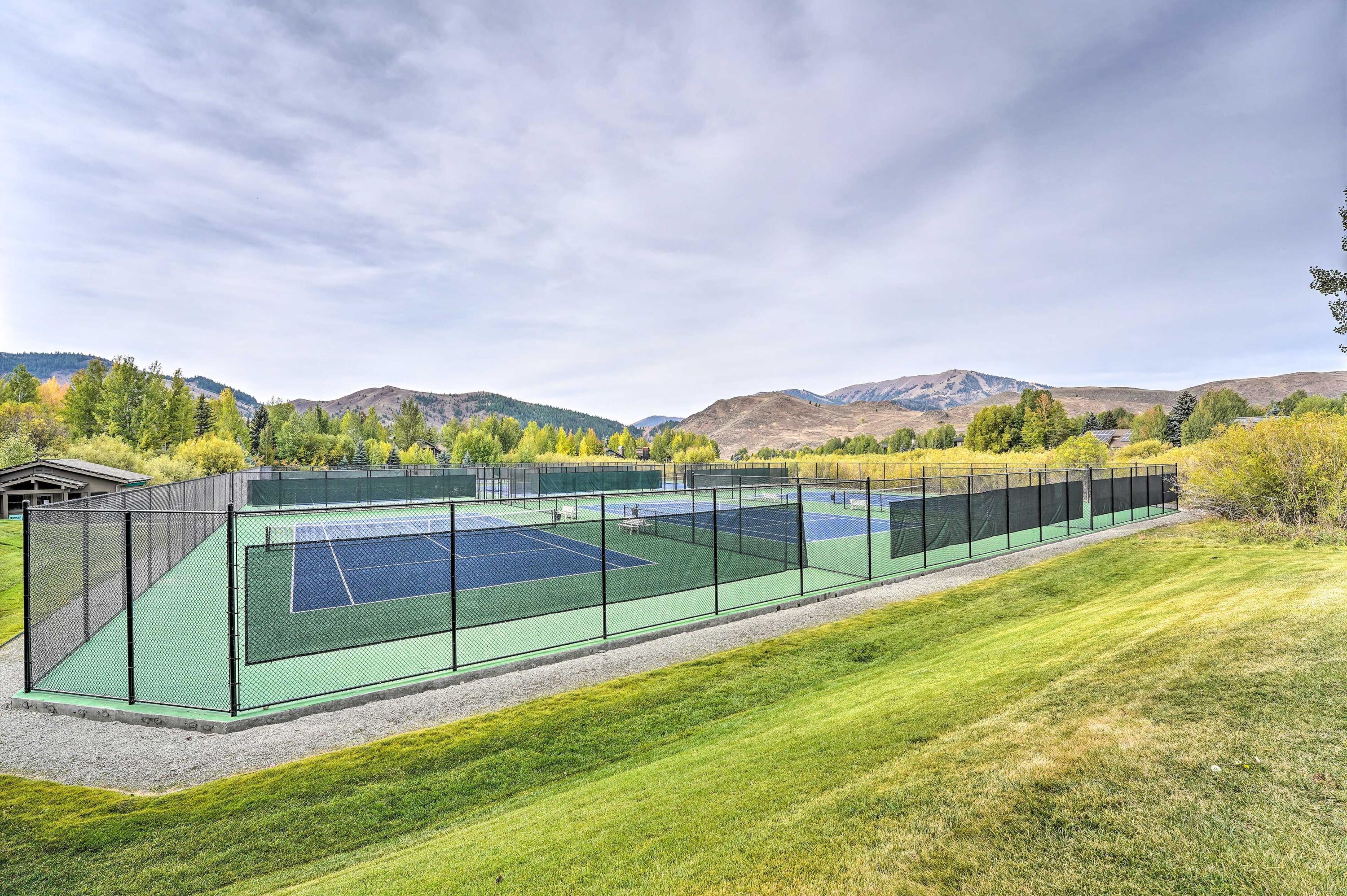 Elkhorn Amenities