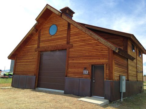 Photo of 113 Poplar Ave W, Fairfield, ID 83327 (MLS # 25-333258)