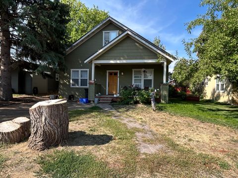Photo of 117 N 6TH St, Bellevue, ID 83313 (MLS # 25-333708)