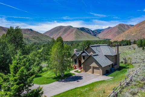 Photo of 105 COLUMBINE Cir, Blaine County, ID 83333 (MLS # 26-334873)