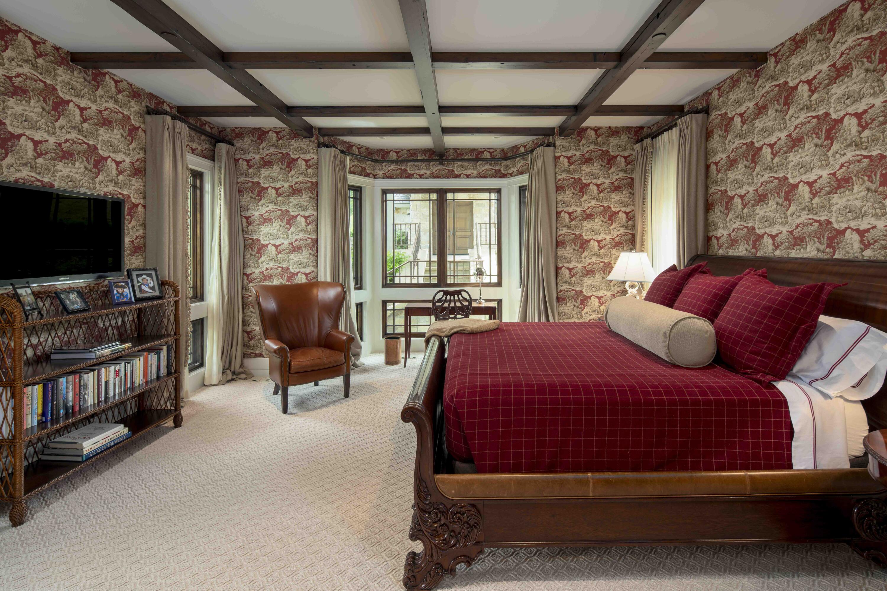 Main level guest suite