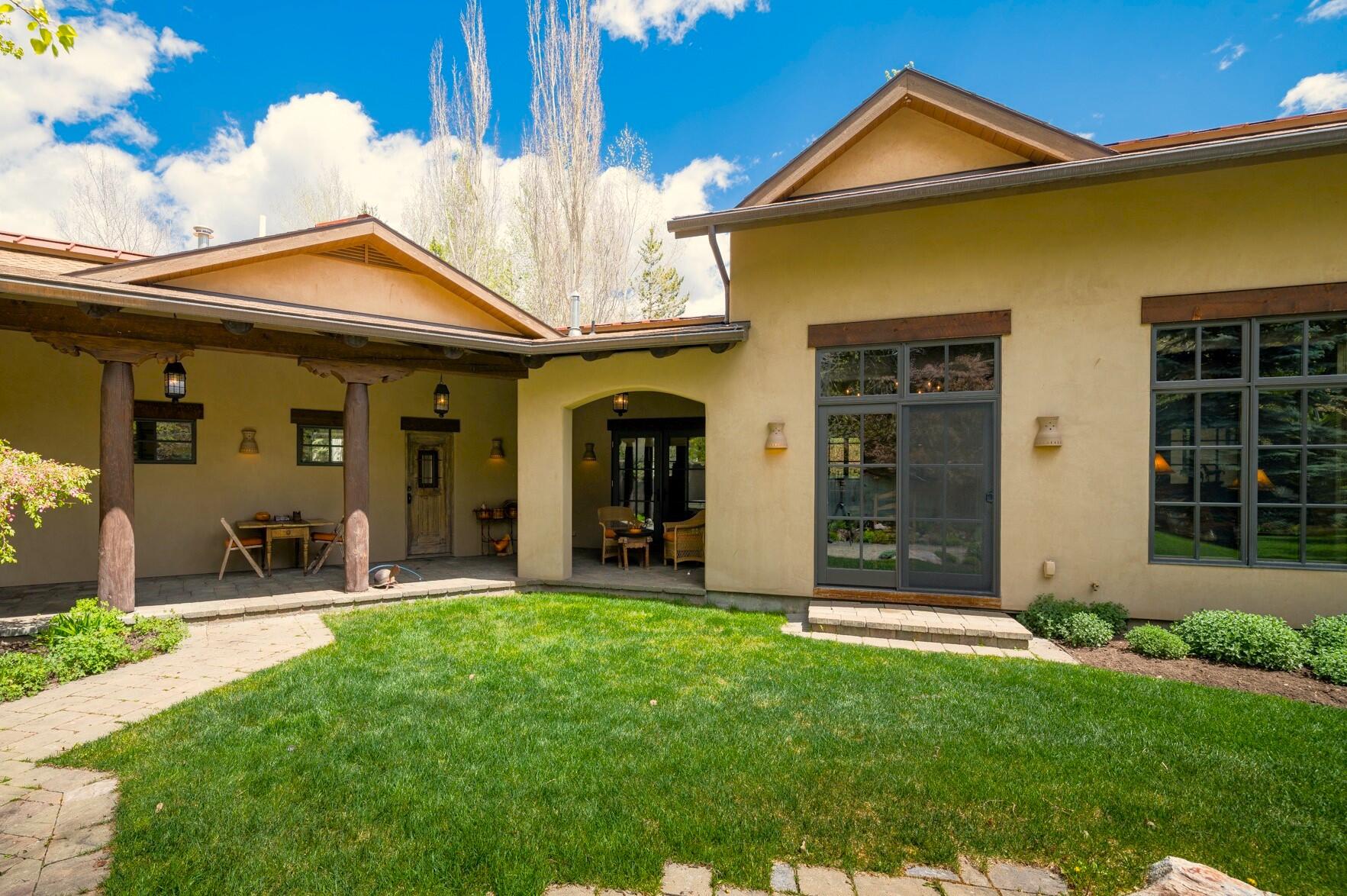 Ketchum, Idaho 83340, United States, 3 Bedrooms Bedrooms, ,4 BathroomsBathrooms,Residential,Pending,56530