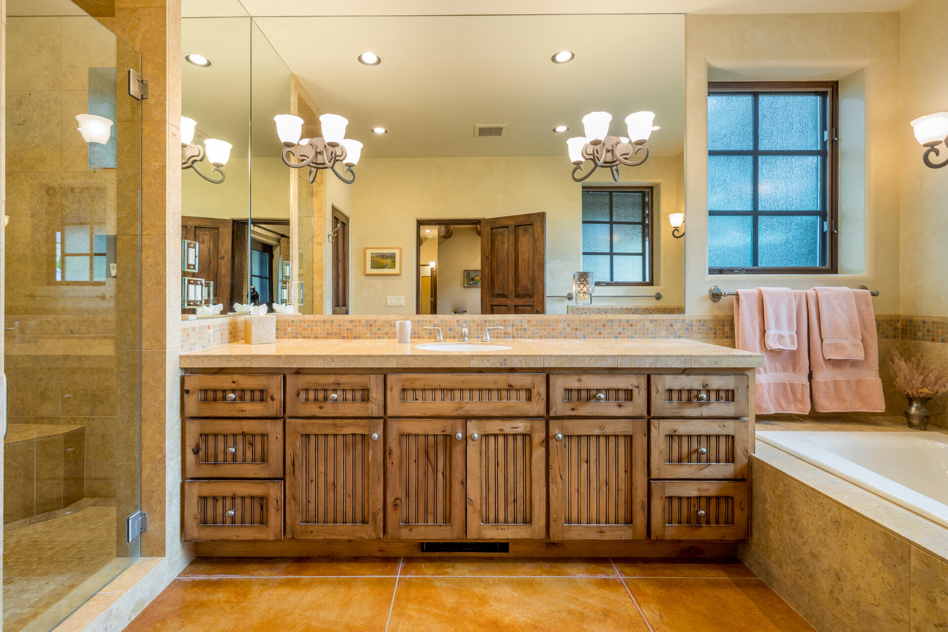 Ketchum, Idaho 83340, United States, 3 Bedrooms Bedrooms, ,4 BathroomsBathrooms,Residential,Pending,56530