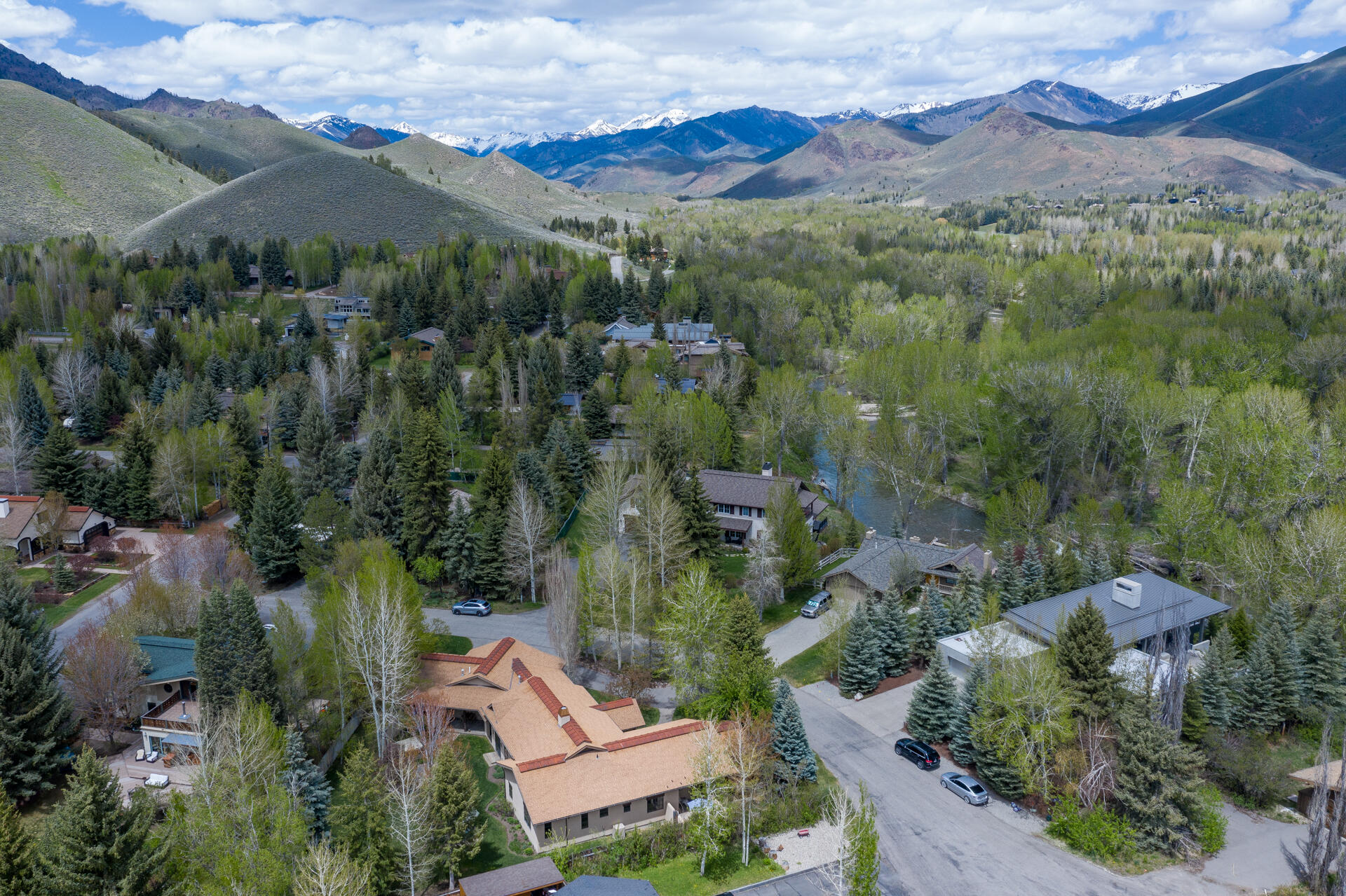 Ketchum, Idaho 83340, United States, 3 Bedrooms Bedrooms, ,4 BathroomsBathrooms,Residential,Pending,56530