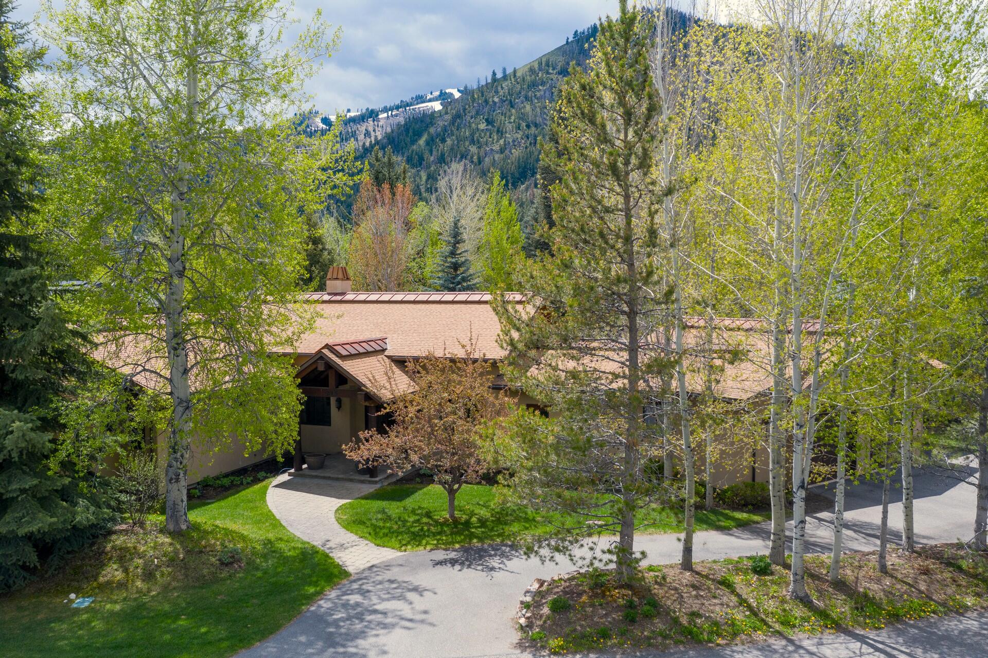 Ketchum, Idaho 83340, United States, 3 Bedrooms Bedrooms, ,4 BathroomsBathrooms,Residential,Pending,56530