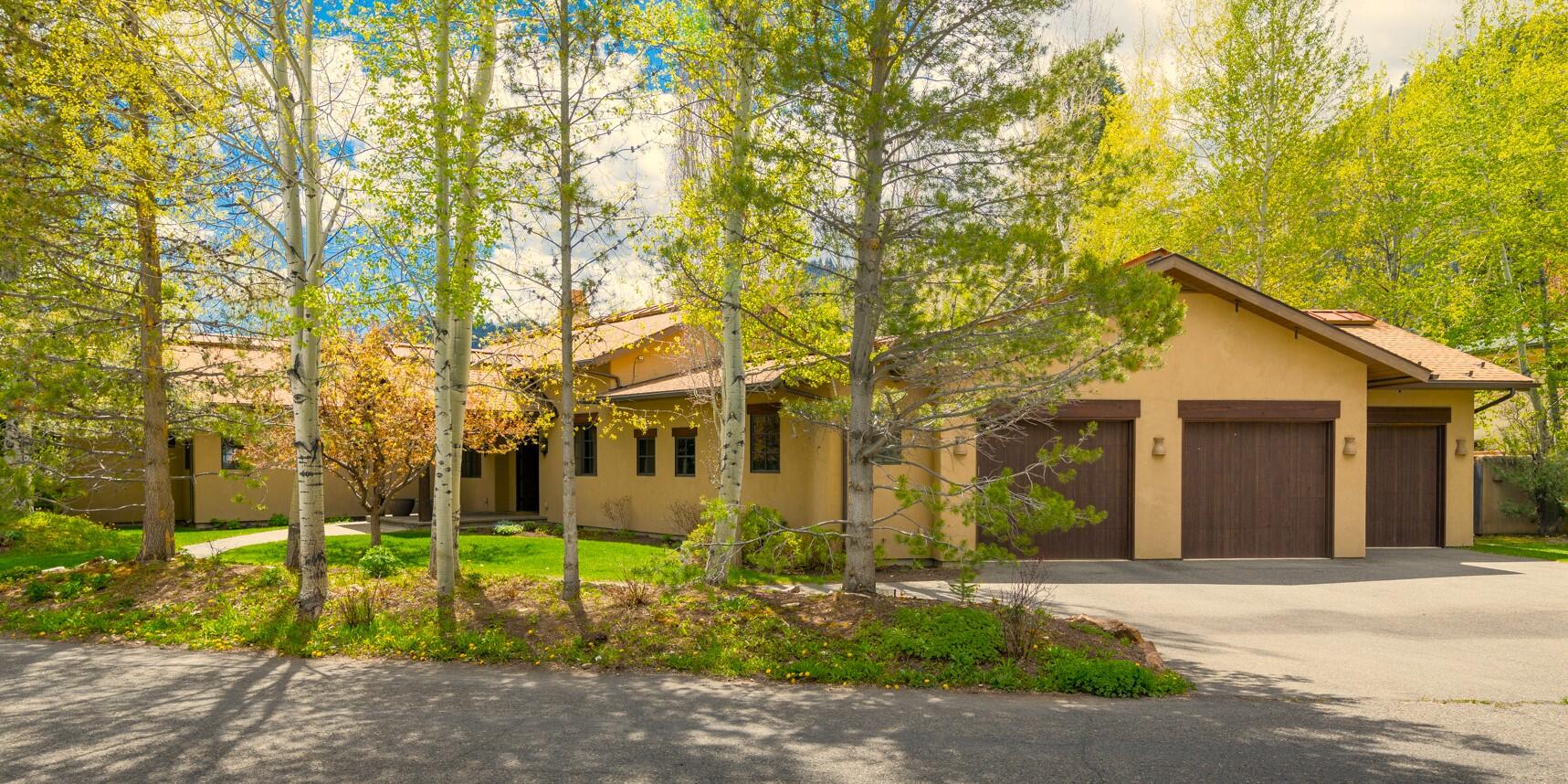 Ketchum, Idaho 83340, United States, 3 Bedrooms Bedrooms, ,4 BathroomsBathrooms,Residential,Pending,56530