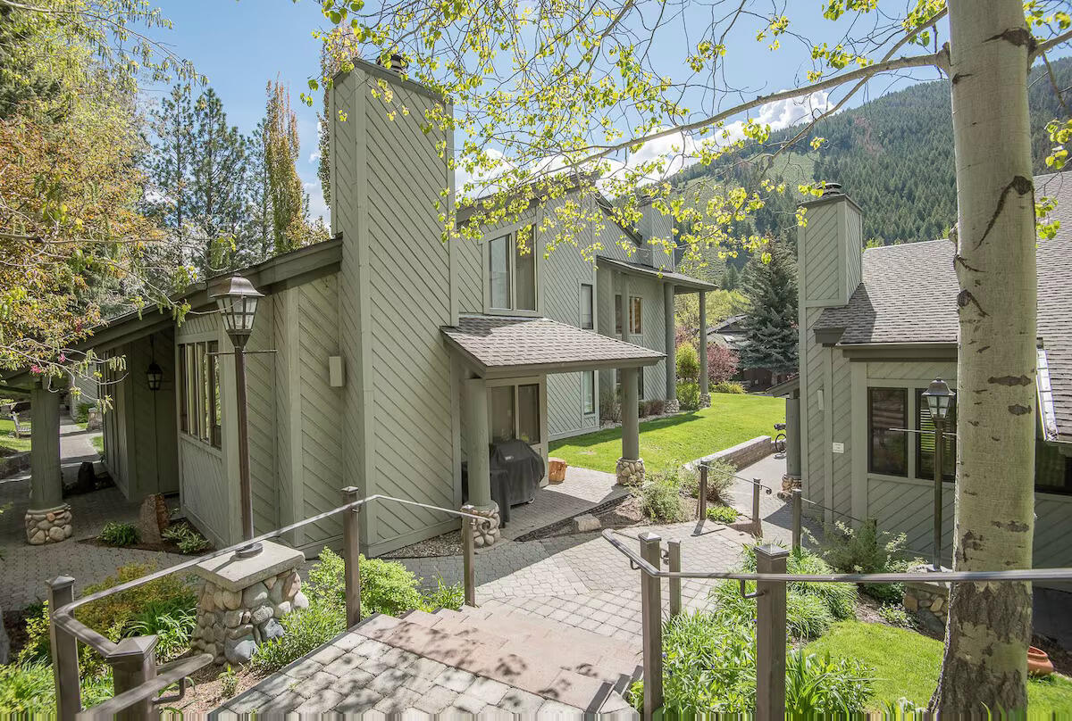 220 Picabo St 4A