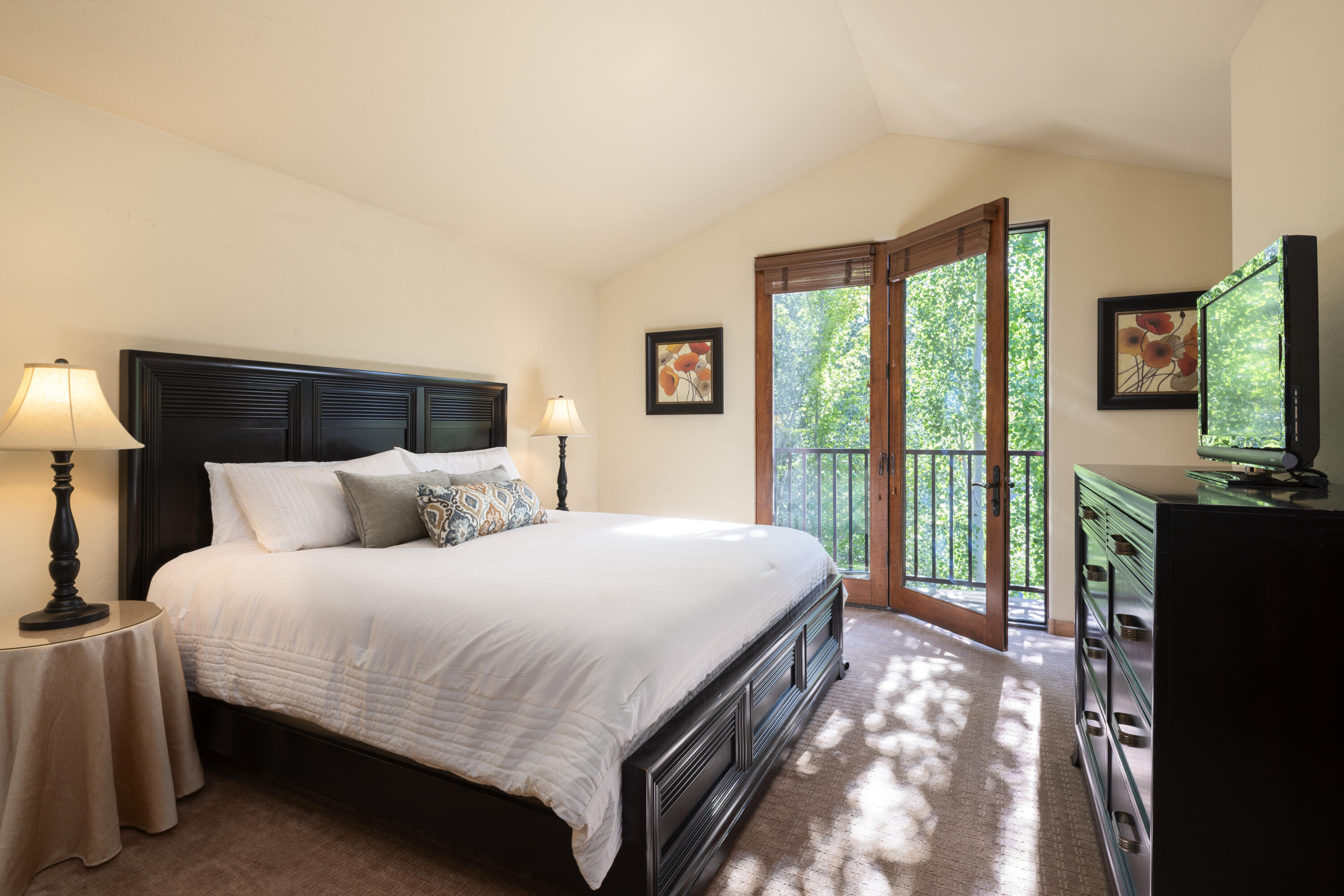 Ketchum, Idaho, 83340, United States, 4 Bedrooms Bedrooms, ,4 BathroomsBathrooms,Residential,Pending,2029764