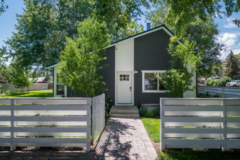 Photo of 216 Poplar St, Bellevue, ID 83313 (MLS # 25-333486)