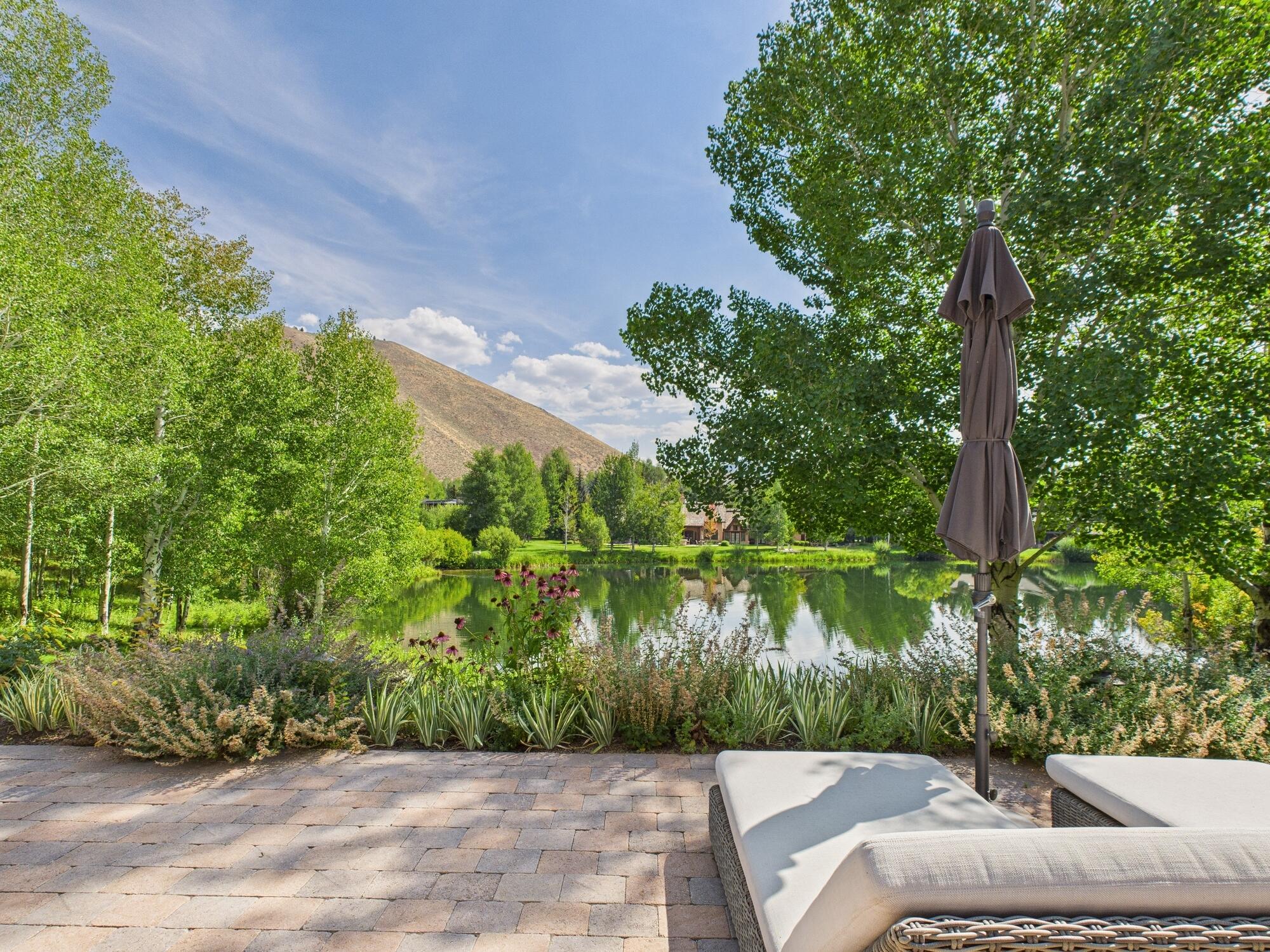 CAM03555G0-PR0103-STILL024