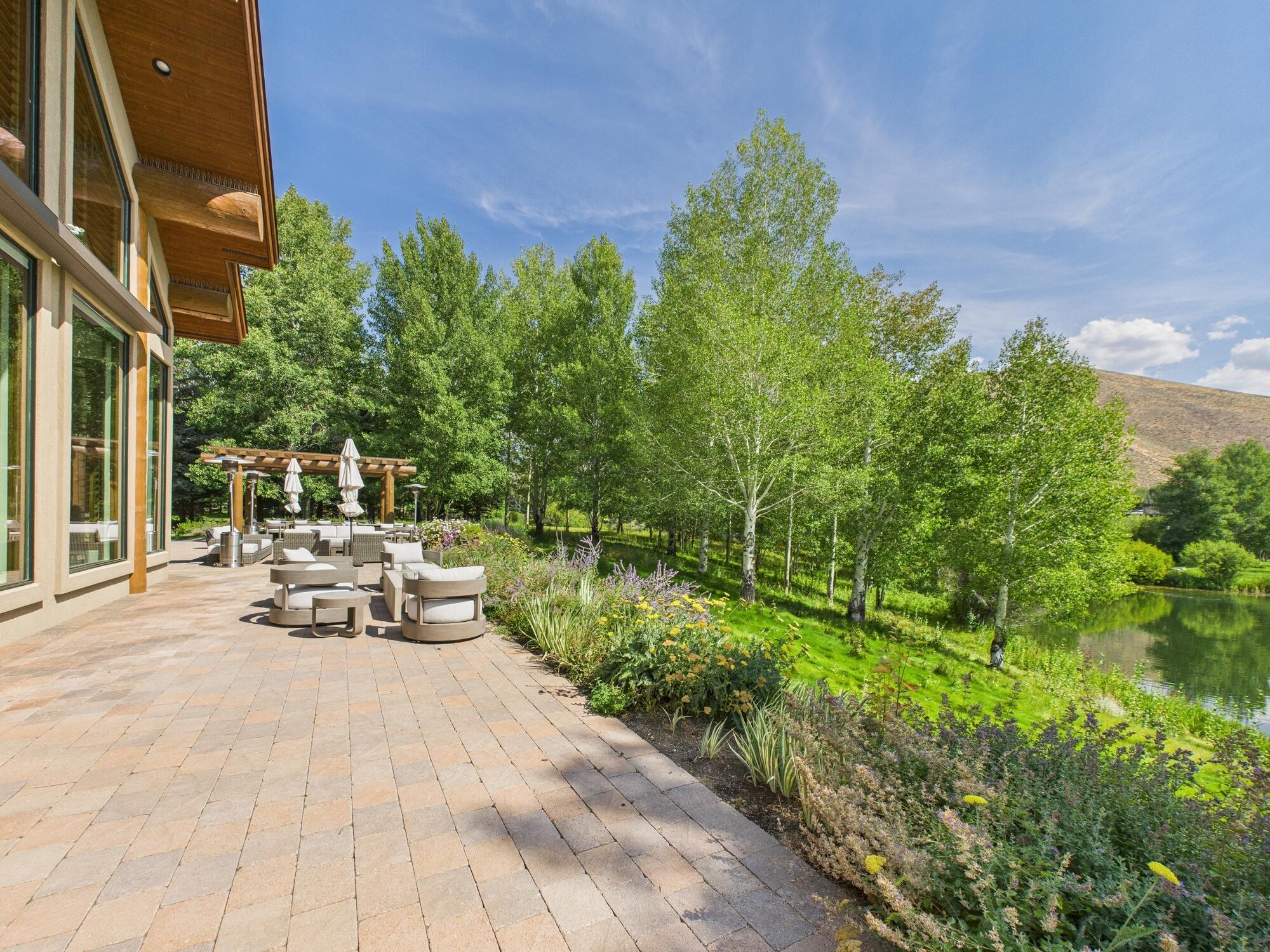 CAM03555G0-PR0103-STILL025