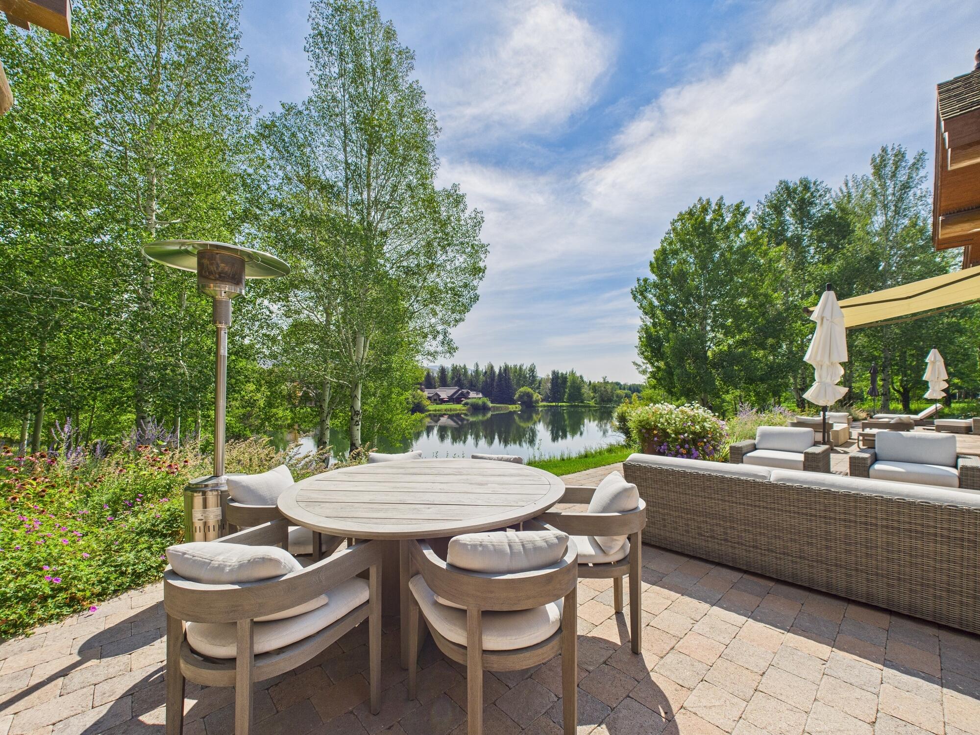 CAM03555G0-PR0103-STILL029