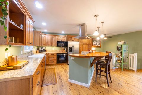 Photo of 1555 Baldy View Dr, Hailey, ID 83333 (MLS # 25-333650)