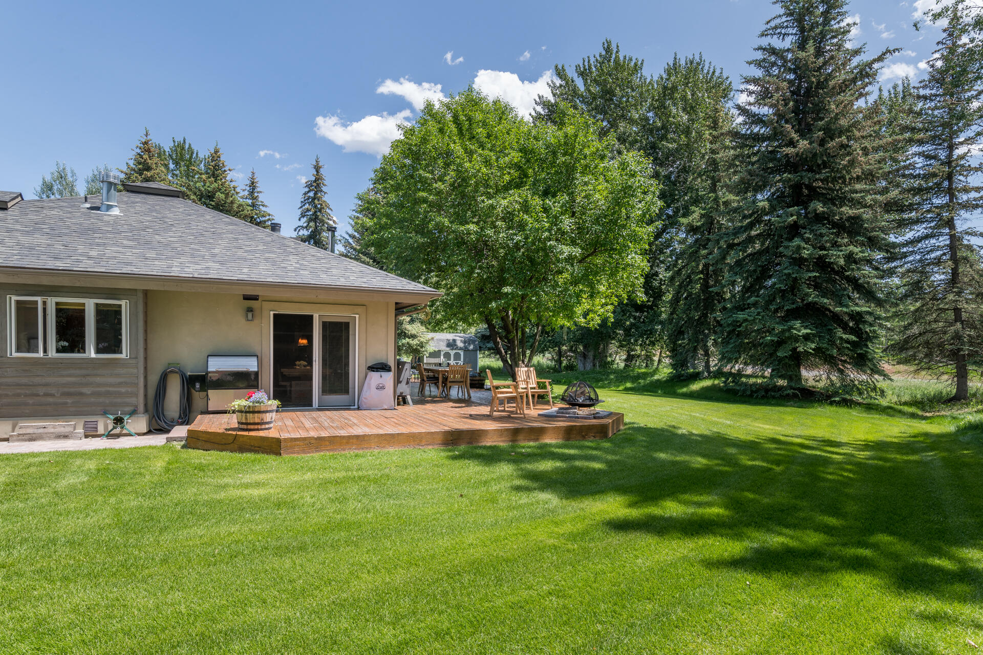 Facing east toward kitchen