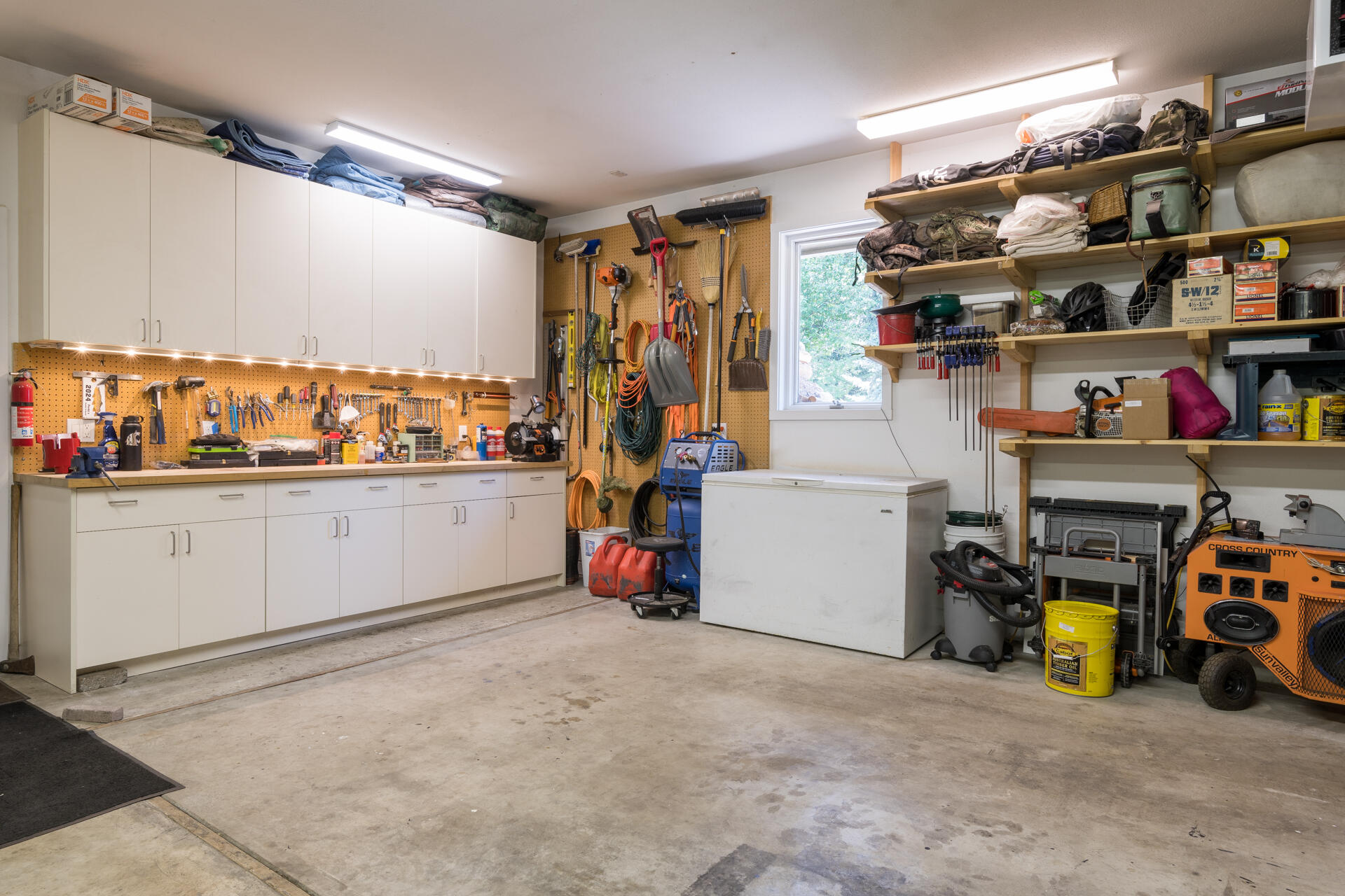 Workshop, freezer and extra storage