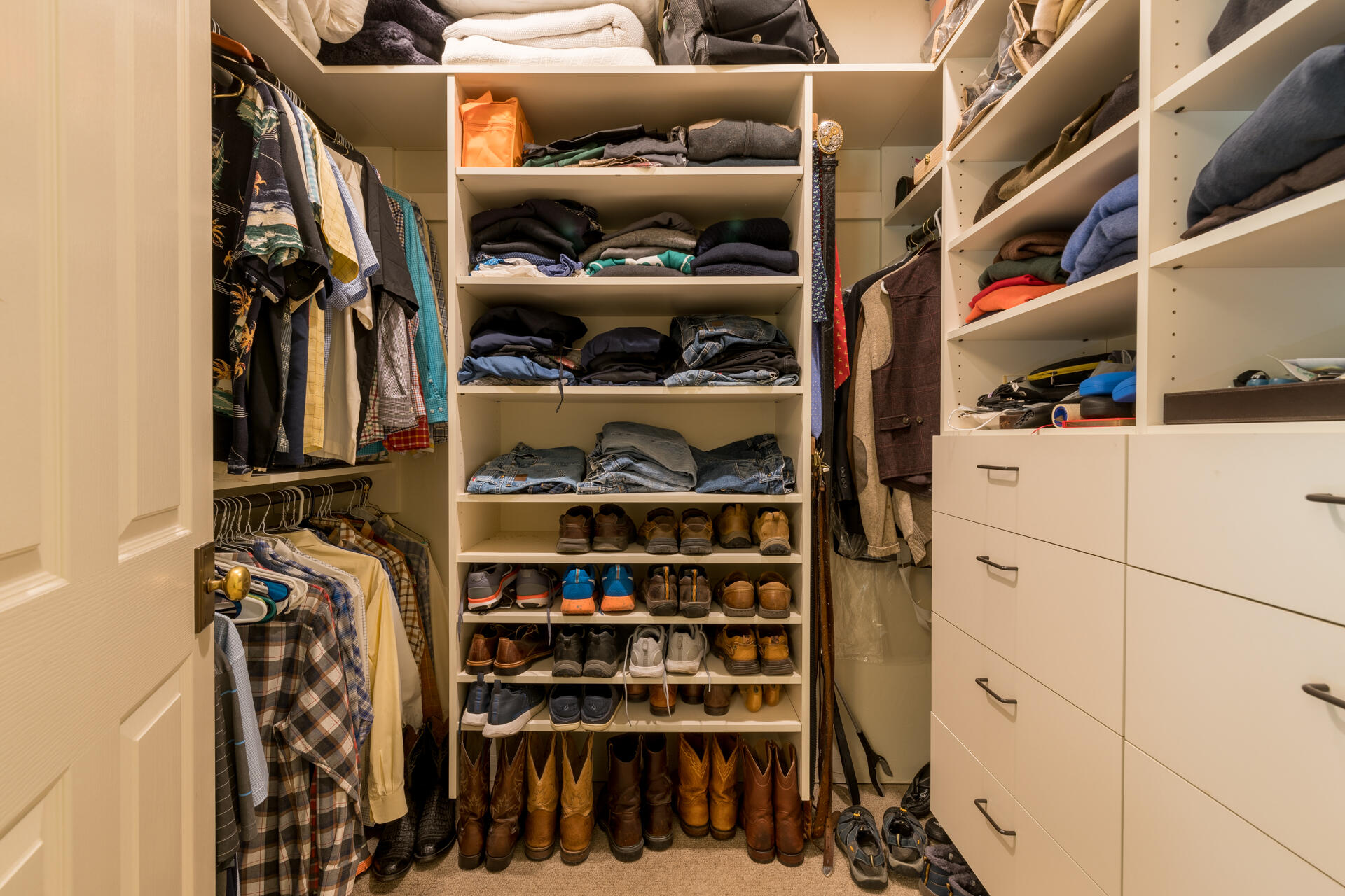 His and her walk-in closet