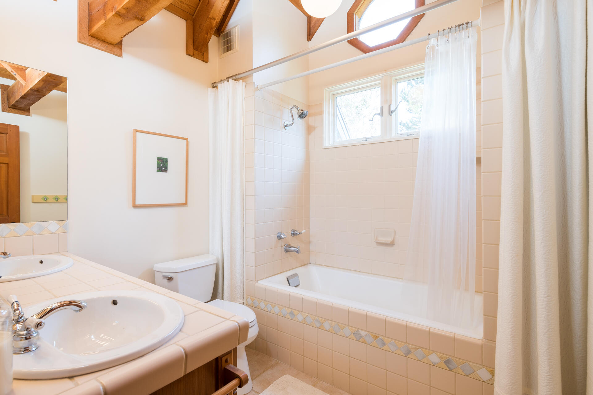 Blaine County, Idaho 83340, United States, 3 Bedrooms Bedrooms, ,3 BathroomsBathrooms,Residential,Pending,70211